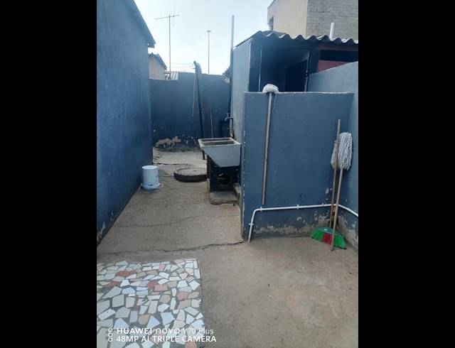 6 BEDROOM HOUSE FOR SALE IN TEMBISA CENTRAL